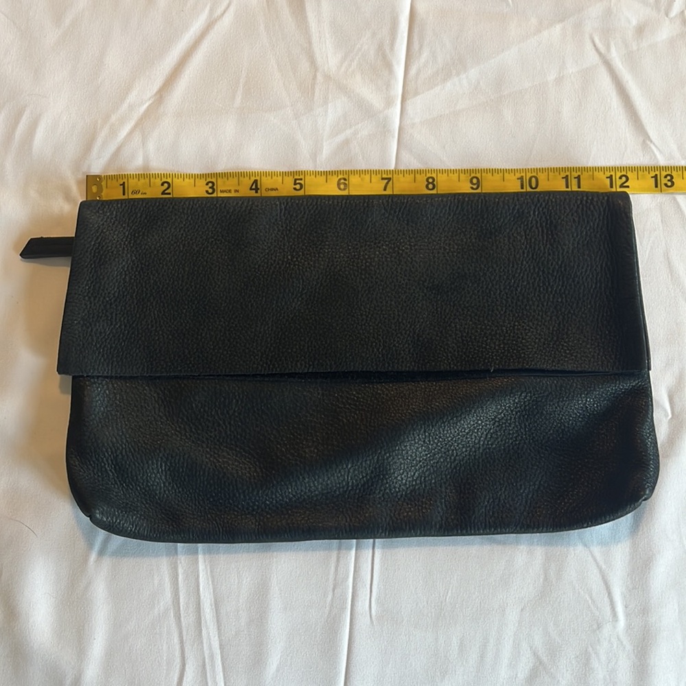 $150 Velvet by Graham & Spencer Pebbled Leather Clutch Bag Purse EUC - Picture 9 of 10